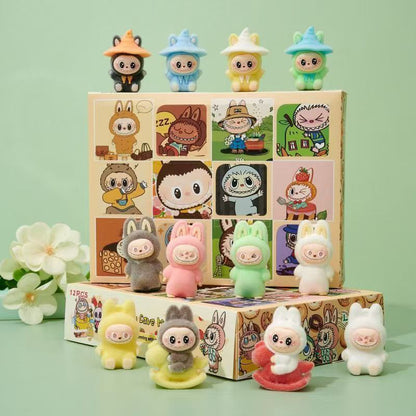 Fluffy Surprise Box – 12 Flocked Figures
